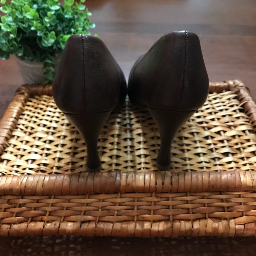 Classic Brown Heels - Like new! - Picture 3 of 5
